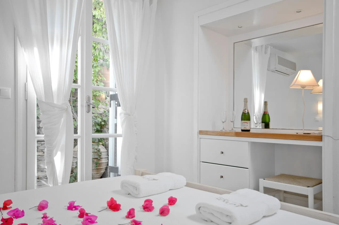 Two-room apartment with view to Paros and sunset