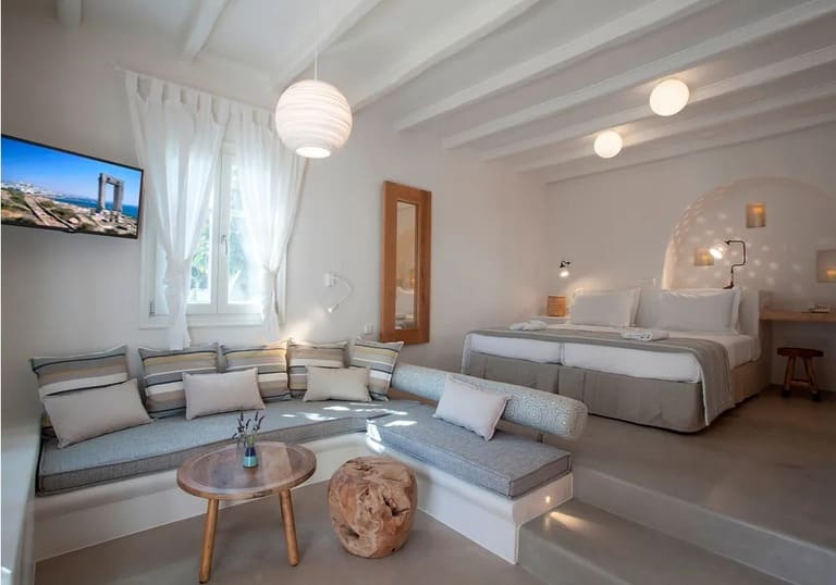 Deluxe studio suite with sea view in Naxos