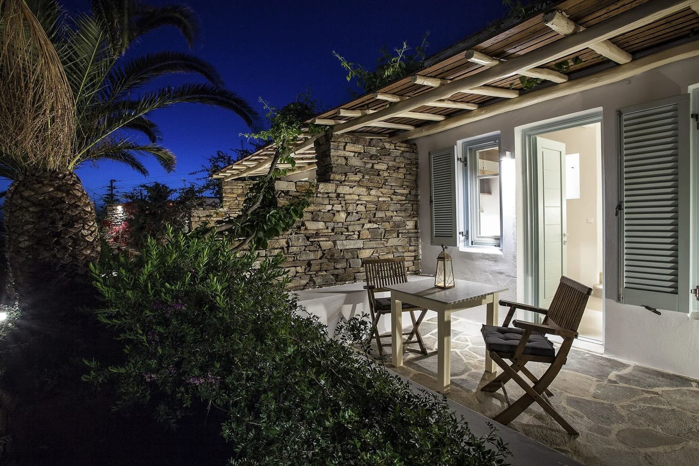Garden terrace suite with sea view